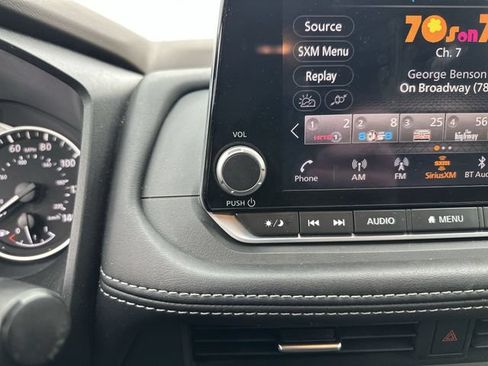 Used 2023 Nissan Rogue SV AWD/4WD image 14