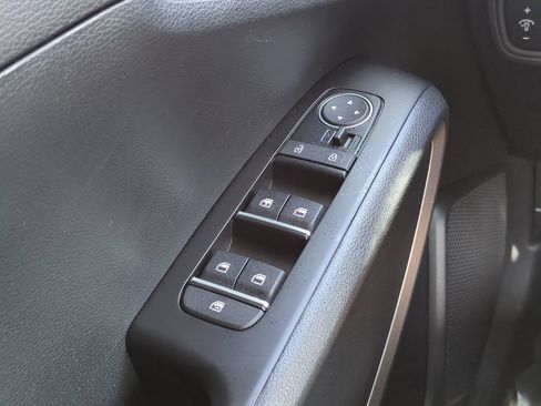 Certified 2025 Kia Soul LX w/ LX Technology Package FWD image 22