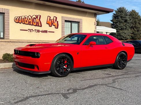 Used 2015 Dodge Challenger SRT Hellcat image 4