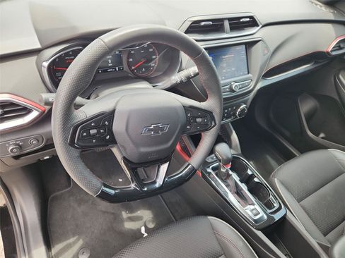 Used 2023 Chevrolet TrailBlazer RS FWD image 10