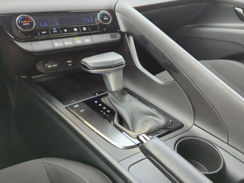 Certified 2025 Hyundai Elantra Sport FWD image 33