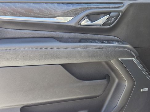 Used 2021 GMC Yukon Denali w/ Denali Premium Package image 25