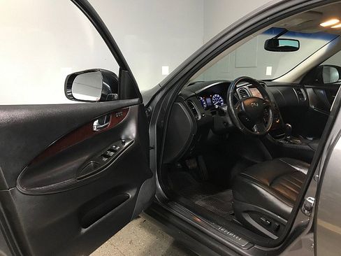 Used 2016 INFINITI QX50 Journey w/ Premium Package image 9