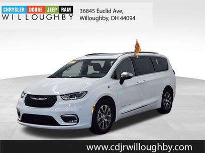 Used 2025 Chrysler Pacifica Pinnacle