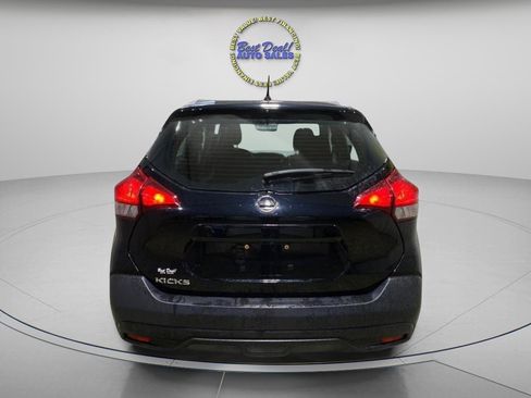 Used 2018 Nissan Kicks S FWD image 3