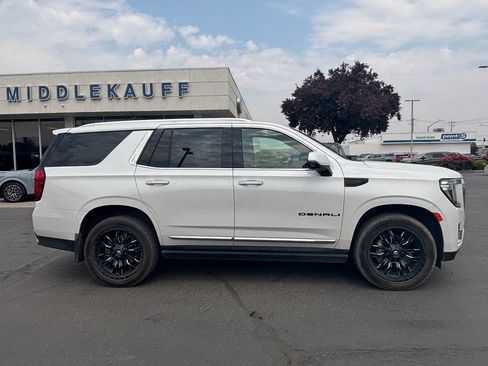 Used 2022 GMC Yukon Denali AWD/4WD image 2