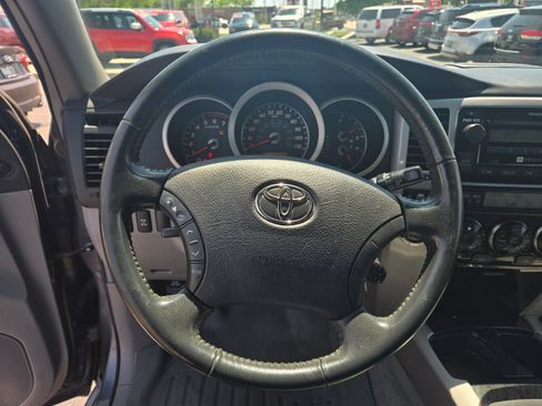 Used 2006 Toyota 4Runner Limited AWD/4WD image 6