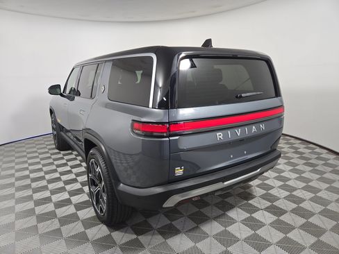 Used 2022 Rivian R1S Launch Edition Quad AWD/4WD image 3