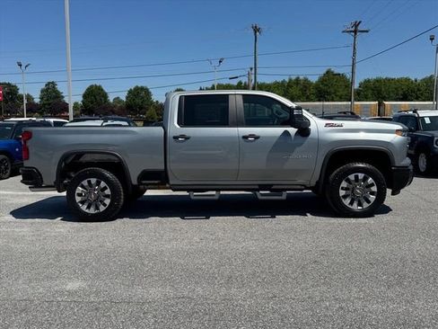 Used 2024 Chevrolet Silverado 2500 Custom w/ Custom Value Package AWD/4WD image 2