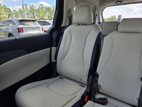 New 2026 Kia Carnival EX image 12