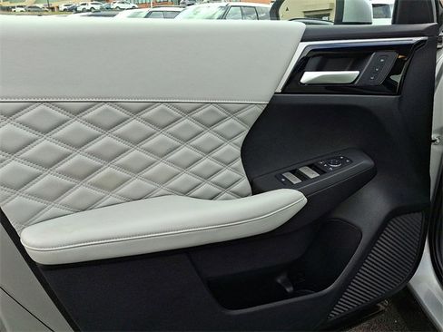 Used 2024 Mitsubishi Outlander SEL image 12