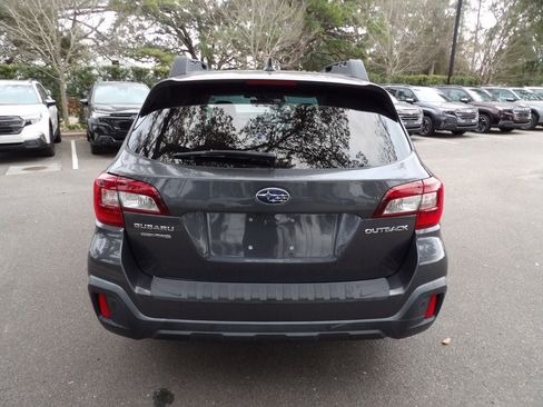 Used 2018 Subaru Outback 2.5i Limited image 6