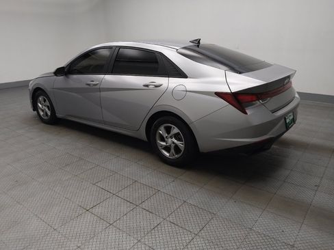 Used 2022 Hyundai Elantra SE FWD image 3