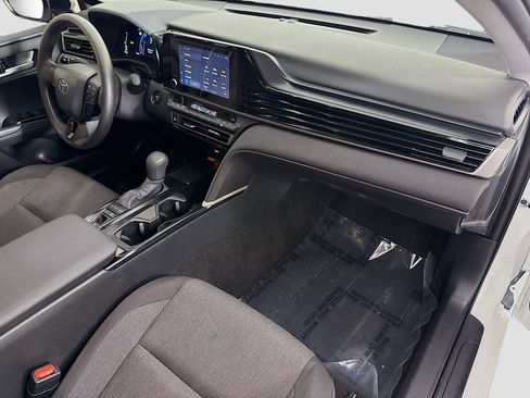 Used 2025 Toyota Camry LE w/ Convenience Package image 30
