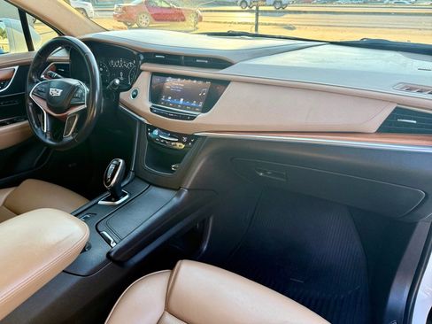 Used 2018 Cadillac XT5 Platinum image 29
