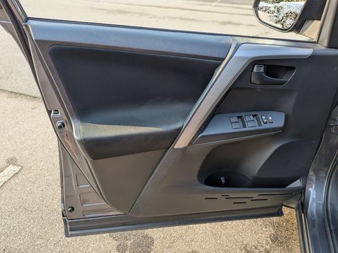 Used 2017 Toyota RAV4 LE FWD image 15