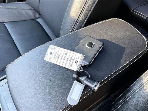 Certified 2026 Volvo XC40 B5 Plus w/ Protection Package Premier image 34