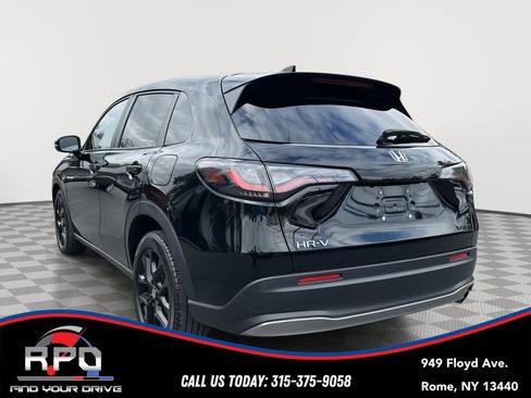 Used 2023 Honda HR-V Sport image 3