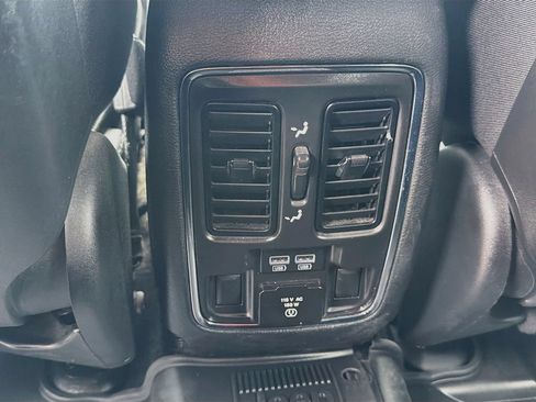 Used 2022 Jeep Grand Cherokee Limited w/ Technology Group AWD/4WD image 28