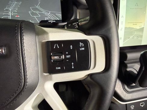 Used 2022 Land Rover Defender 110 X-Dynamic HSE AWD/4WD image 17
