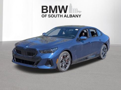 New 2026 BMW 550e xDrive w/ Premium Package AWD/4WD image 3