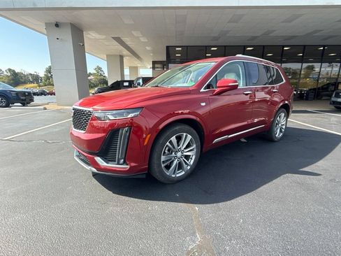 Used 2023 Cadillac XT6 Premium Luxury w/ Technology Package FWD image 1