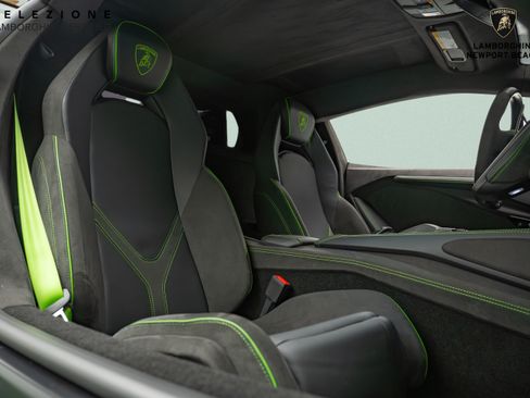 Used 2024 Lamborghini Revuelto AWD/4WD image 8