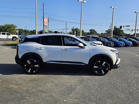 New 2025 Nissan Kicks SR image 12