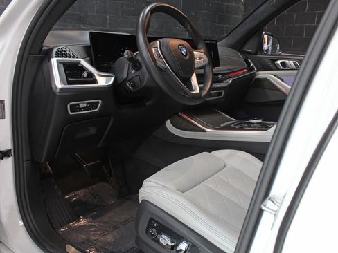 Used 2023 BMW X7 xDrive40i w/ Premium Package AWD/4WD image 44