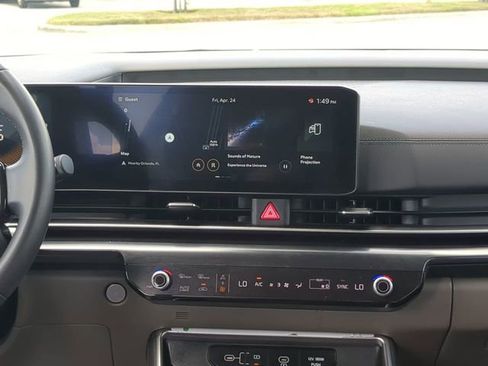Used 2025 Kia Carnival FWD image 18