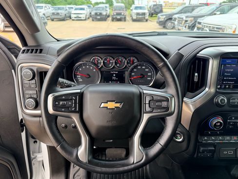 Used 2021 Chevrolet Silverado 1500 LT w/ Safety Package II AWD/4WD image 17