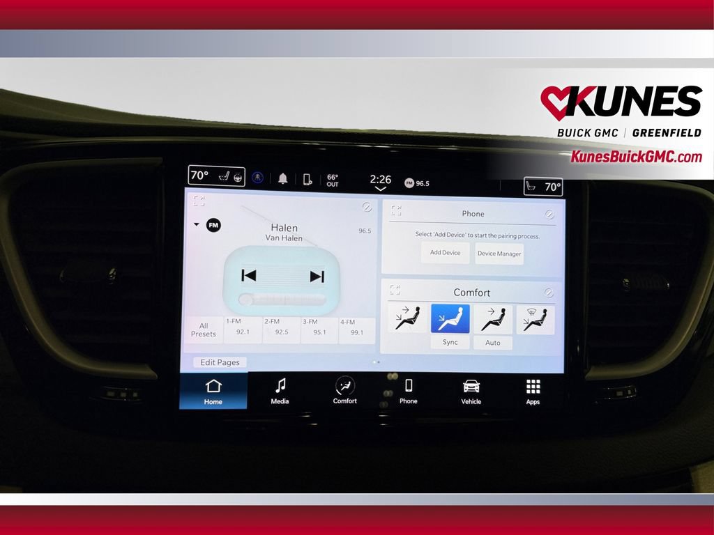 Used 2024 Chrysler Pacifica Touring-L FWD image 26