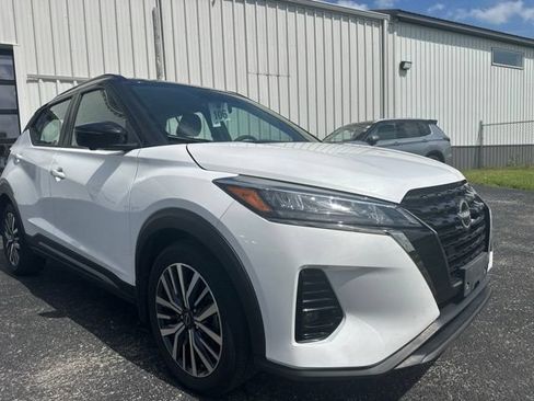 Certified 2023 Nissan Kicks SR FWD image 2