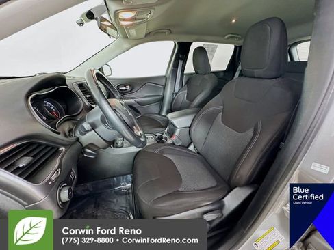 Used 2019 Jeep Cherokee Latitude w/ Cold Weather Group image 24