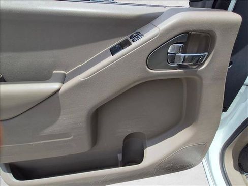 Used 2017 Nissan Frontier SV RWD image 9