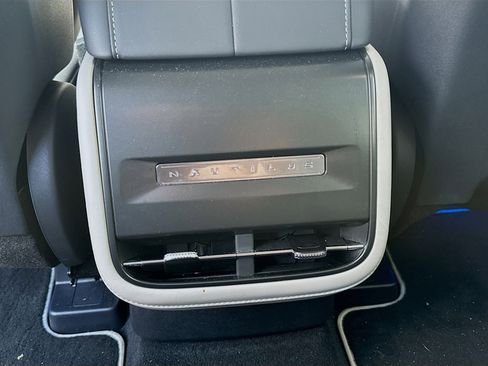 Used 2025 Lincoln Nautilus Premier image 21