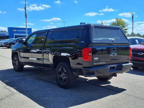 Used 2017 Chevrolet Silverado 1500 LT w/ Midnight Edition AWD/4WD image 6