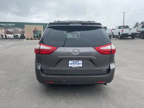 Used 2019 Toyota Sienna XLE w/ XLE Navigation Package FWD image 15