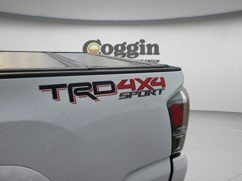Used 2022 Toyota Tacoma TRD Sport image 16
