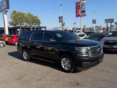 Used 2016 Chevrolet Suburban LS RWD image 2