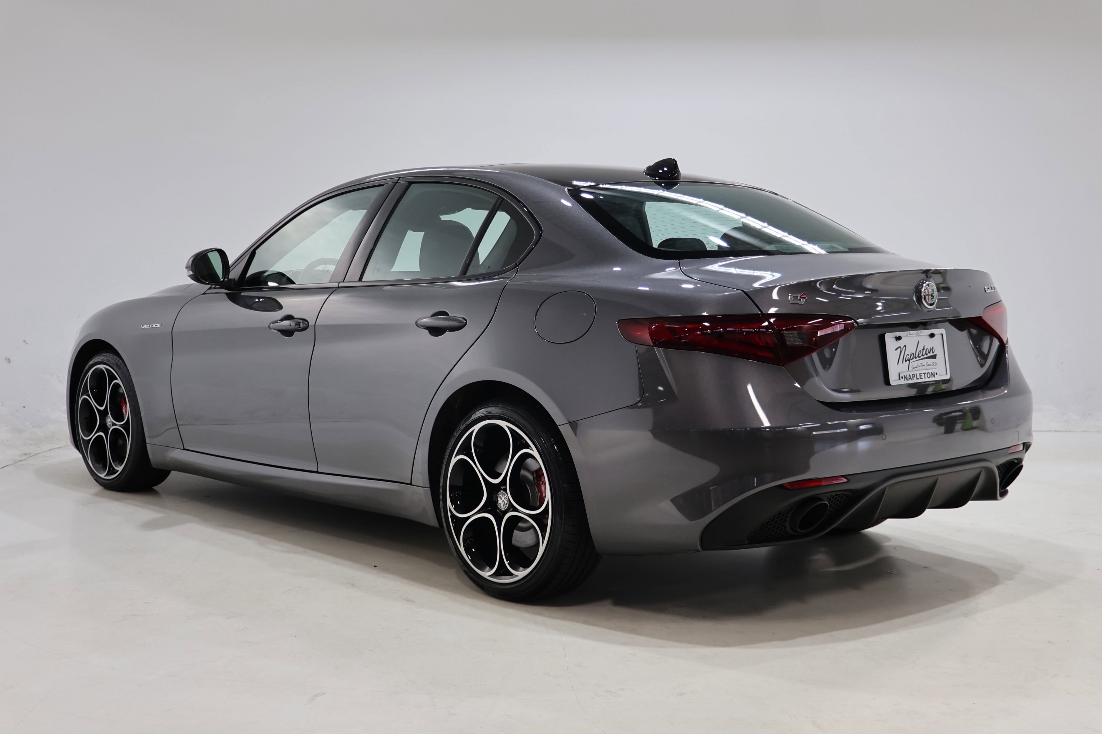 Certified 2023 Alfa Romeo Giulia Veloce AWD/4WD image 5