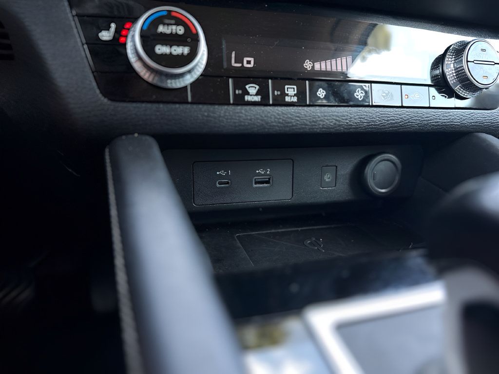 Used 2024 Mitsubishi Outlander SE Black Edition AWD/4WD image 10
