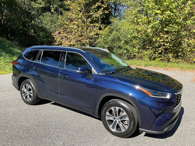 Used 2021 Toyota Highlander XLE FWD image 4