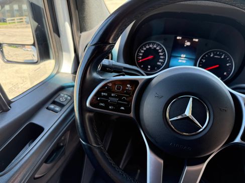 Used 2022 Mercedes-Benz Sprinter 2500 image 20