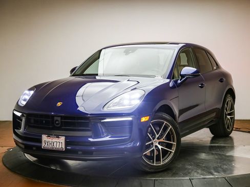 Certified 2026 Porsche Macan AWD/4WD image 1