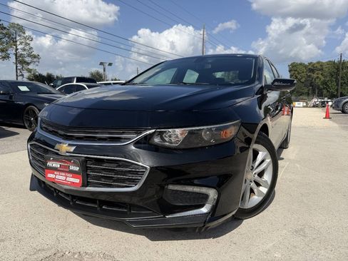 Used 2017 Chevrolet Malibu LT FWD image 2
