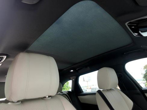 Used 2021 Land Rover Range Rover Velar R-Dynamic S image 13