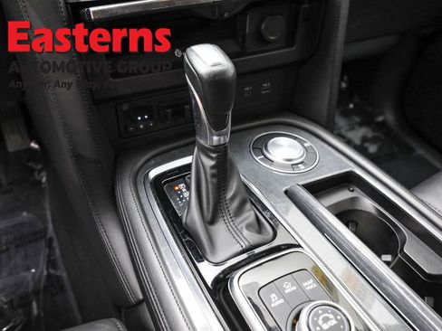 Used 2024 Nissan Armada SV RWD image 13