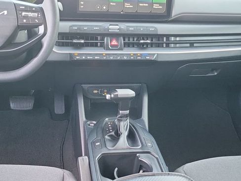 Certified 2025 Kia K4 FWD image 16