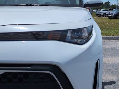 Used 2025 Kia Soul LX w/ LX Technology Package FWD image 12